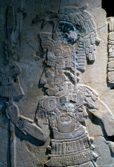 Flachrelief, das die Gefangennahme von Bolon Yoop durch Kan Bahlam II zeigt, aus Tempel XVII, Palenque, 695 n. Chr. von Mayan